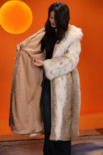 Load image into Gallery viewer, Full length women's natural lynx fur hooded coat