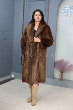 Load image into Gallery viewer, Full length beaver fur coat with english collar2