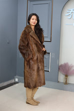 Load image into Gallery viewer, Full length beaver fur coat with english collar5