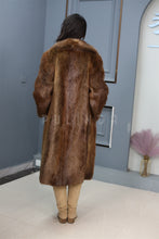 Load image into Gallery viewer, Full length beaver fur coat with english collar8