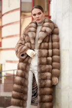 Load image into Gallery viewer, Fur coat with English collar in mink "Milana" (Kamenka)