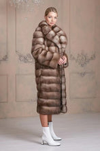 Load image into Gallery viewer, Fur coat with English collar in mink "Milana" (Kamenka)