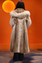 Load image into Gallery viewer, Full length women's natural lynx fur hooded coat