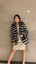 Load image into Gallery viewer, Luxury Women&#39;s  Chinchilla Fur Coat Super Soft Outerwear Chinchilla Coat Mink Coat Keep Warm
